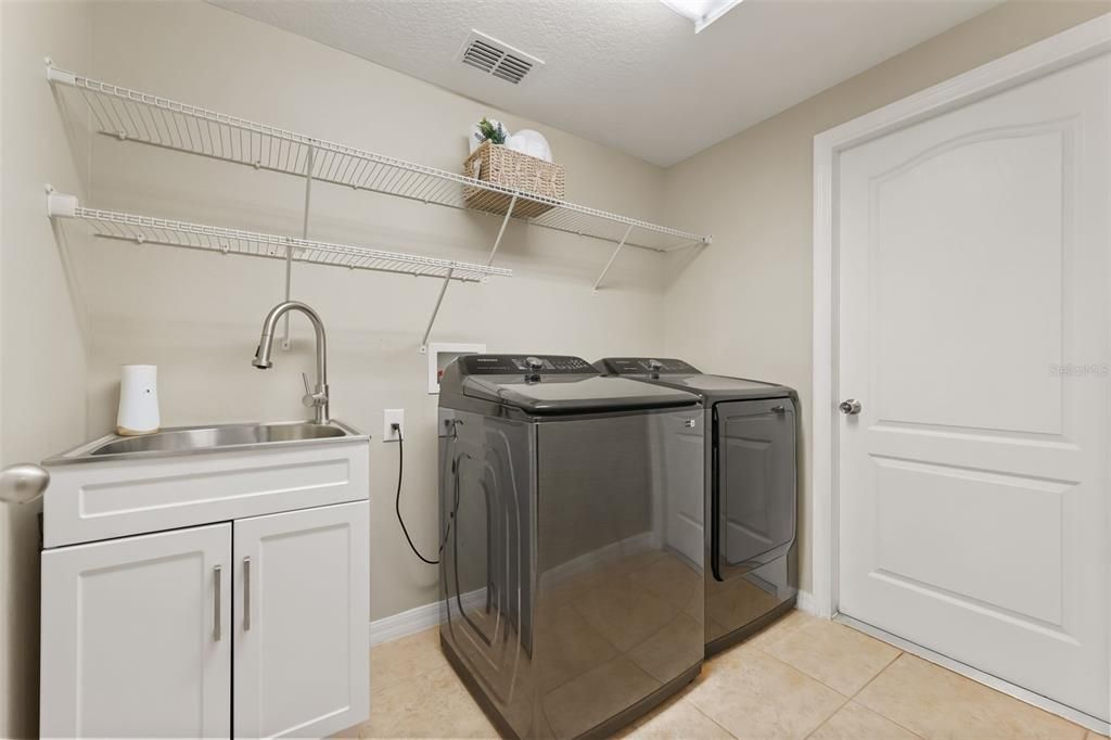 For Sale: $674,900 (5 beds, 4 baths, 3680 Square Feet)