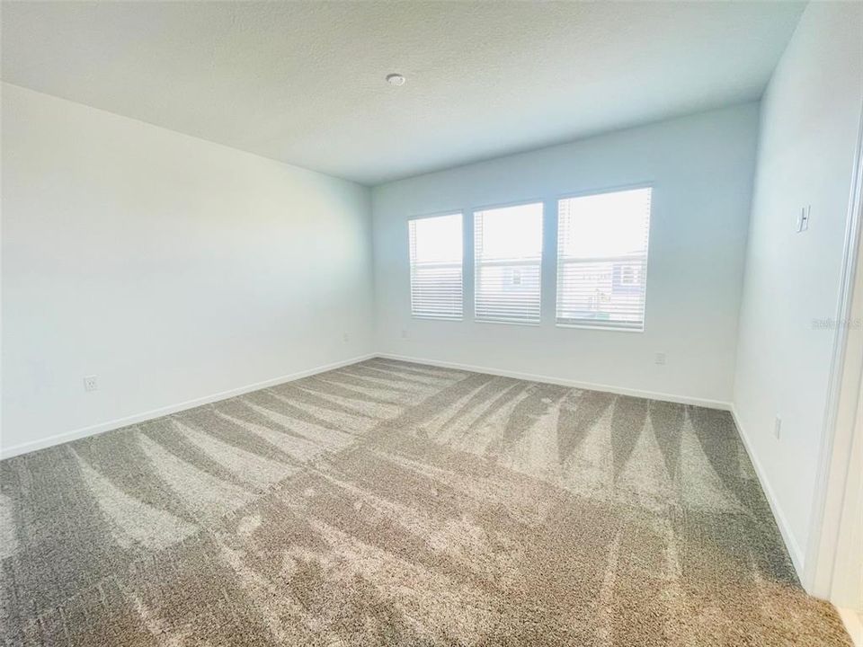 For Rent: $2,995 (4 beds, 2 baths, 2071 Square Feet)