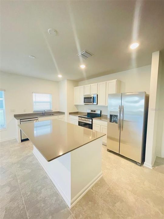 For Rent: $2,995 (4 beds, 2 baths, 2071 Square Feet)