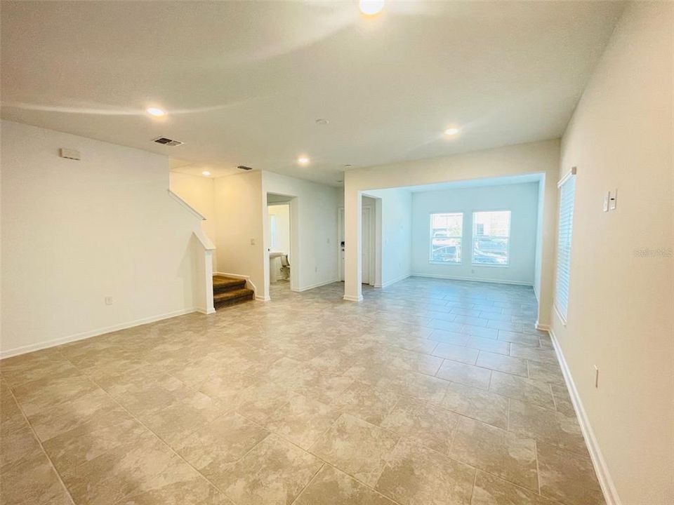 For Rent: $2,995 (4 beds, 2 baths, 2071 Square Feet)