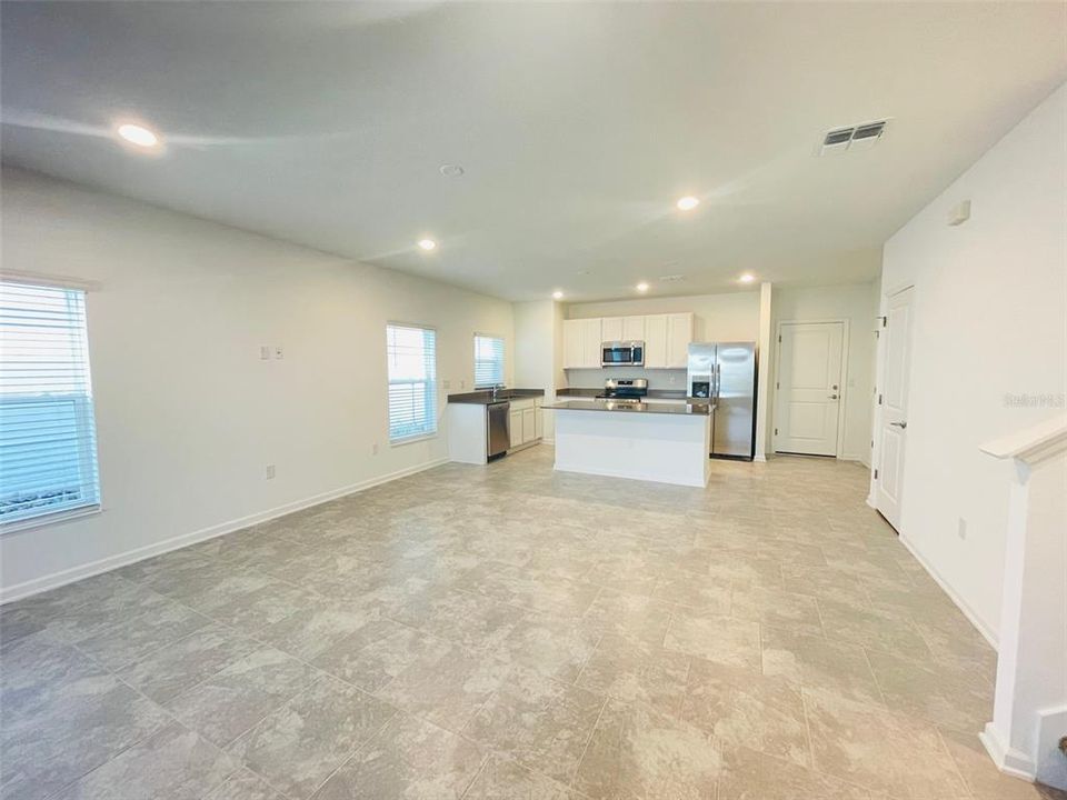 For Rent: $2,995 (4 beds, 2 baths, 2071 Square Feet)