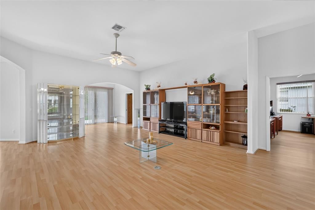 На продажу: $330,000 (2 спален, 2 ванн, 2213 Квадратных фут)