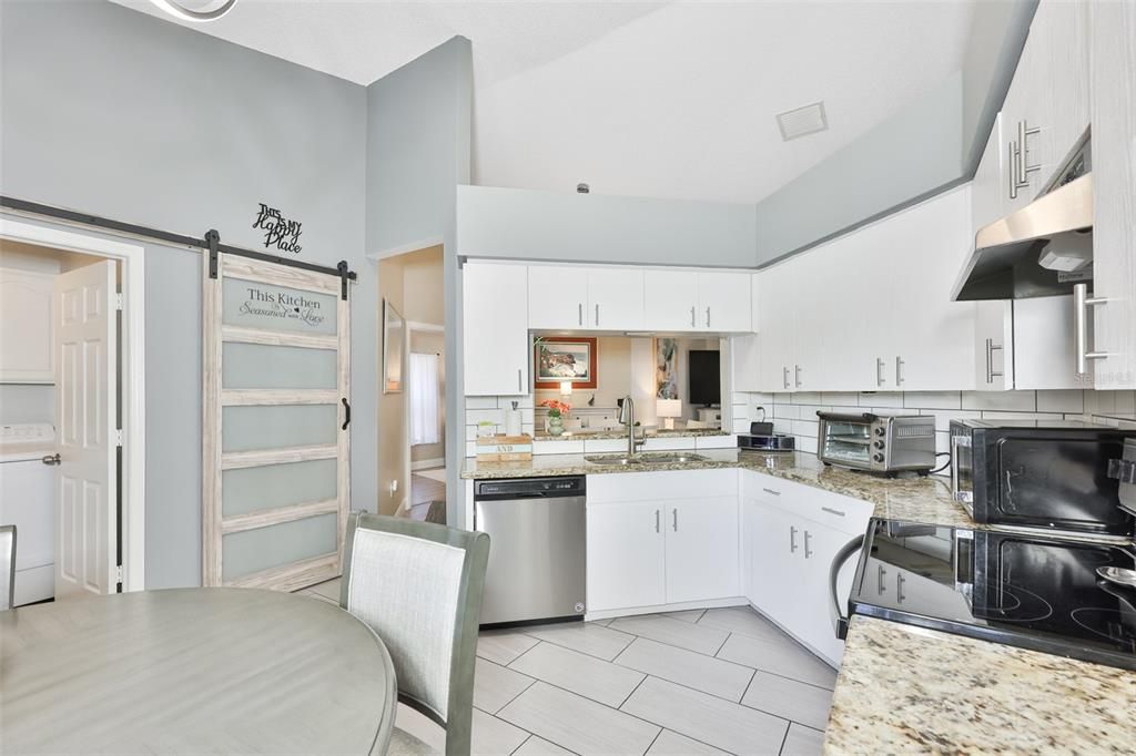 En Venta: $359,000 (4 camas, 2 baños, 1606 Pies cuadrados)