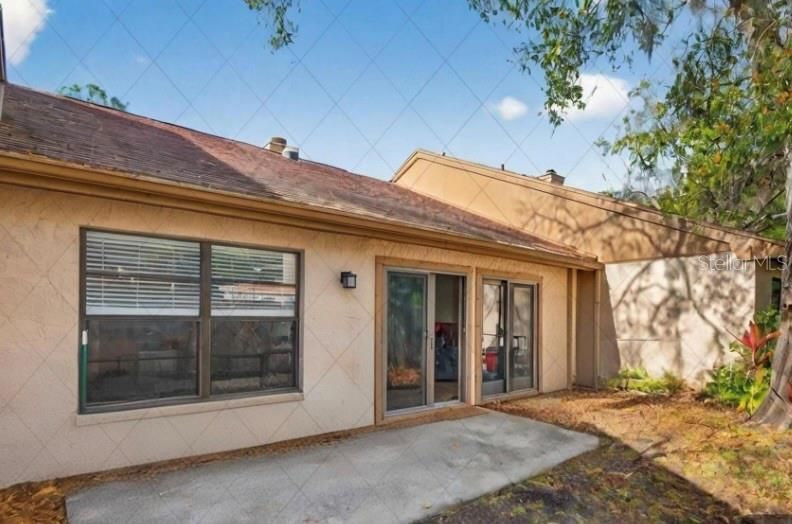 For Sale: $270,000 (2 beds, 2 baths, 946 Square Feet)