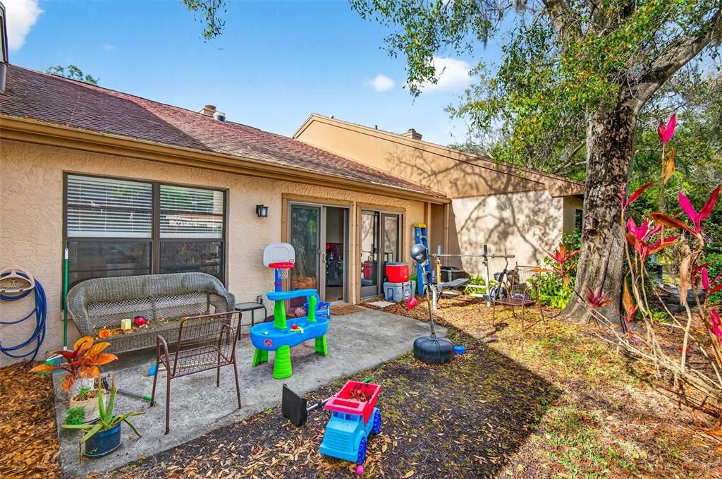 For Sale: $270,000 (2 beds, 2 baths, 946 Square Feet)