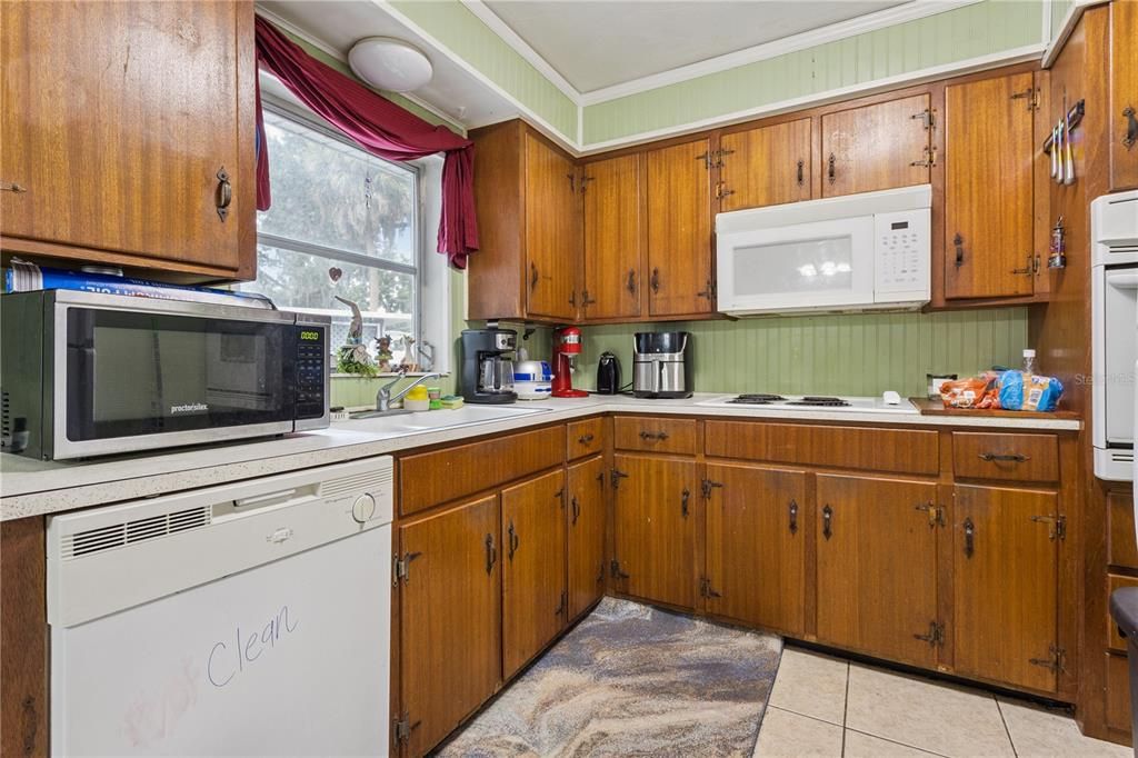 На продажу: $245,000 (3 спален, 2 ванн, 1465 Квадратных фут)