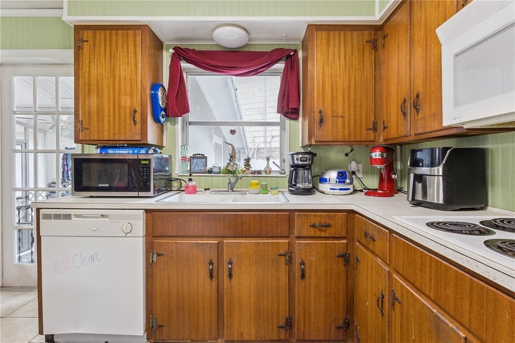 На продажу: $245,000 (3 спален, 2 ванн, 1465 Квадратных фут)