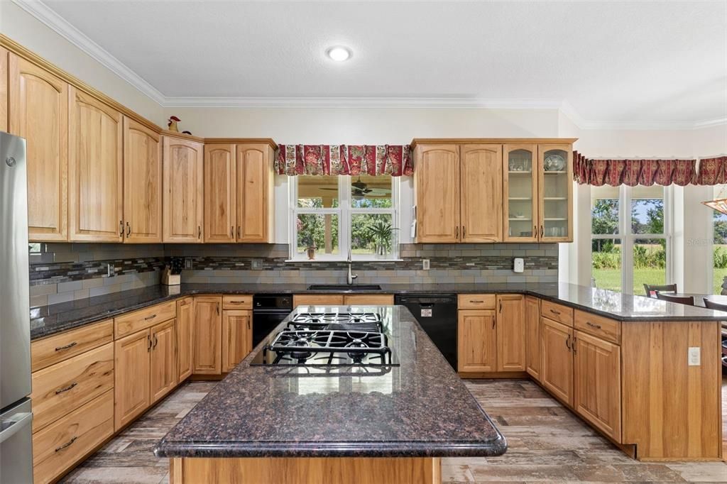 En Venta: $1,300,000 (4 camas, 3 baños, 3555 Pies cuadrados)