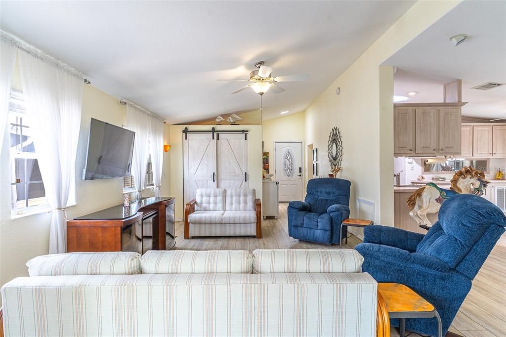 For Sale: $229,990 (2 beds, 2 baths, 1220 Square Feet)
