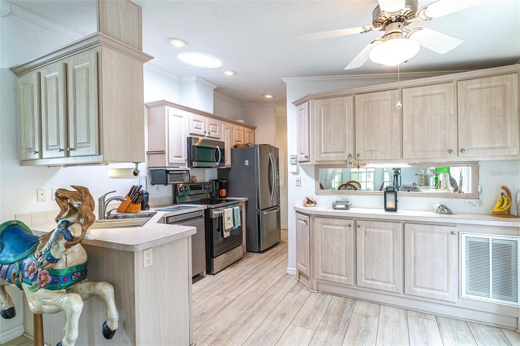 For Sale: $229,990 (2 beds, 2 baths, 1220 Square Feet)