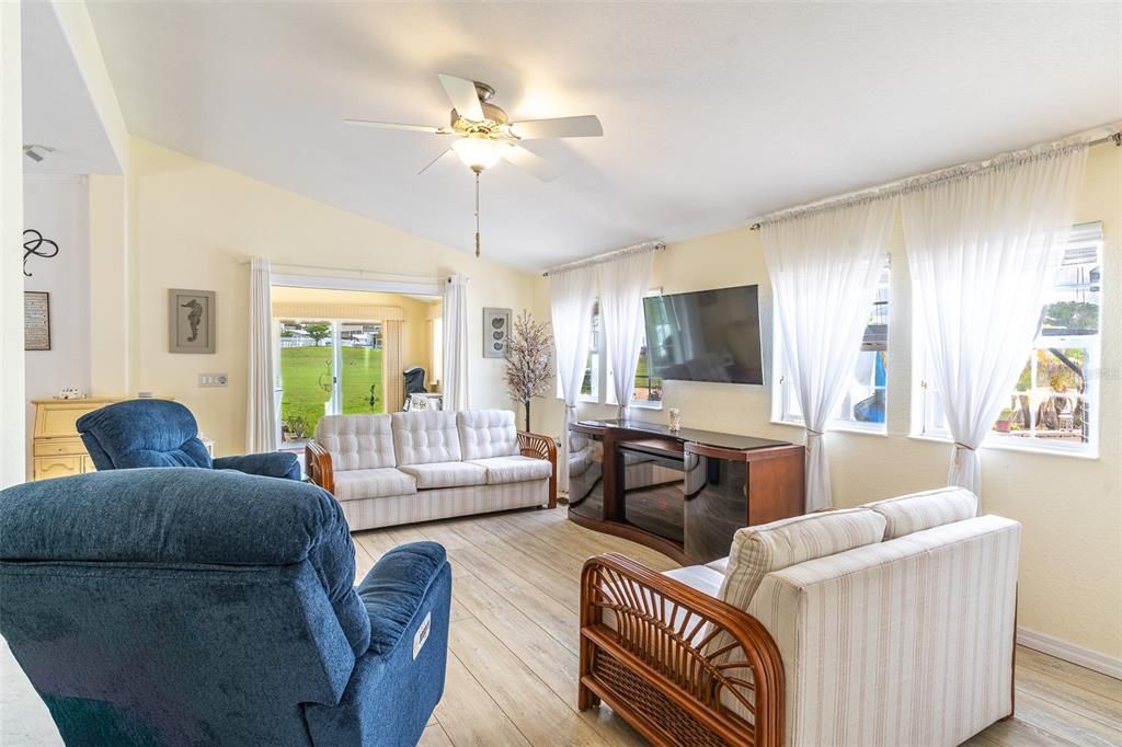 For Sale: $229,990 (2 beds, 2 baths, 1220 Square Feet)