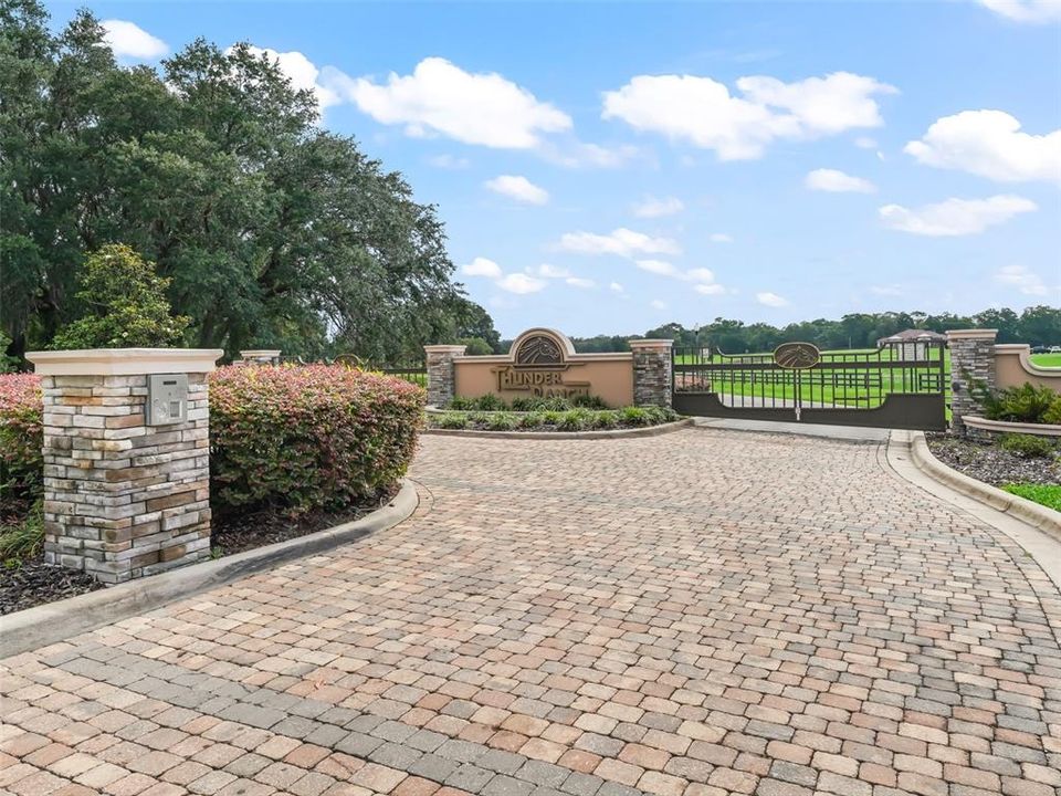 На продажу: $515,000 (10.32 acres)