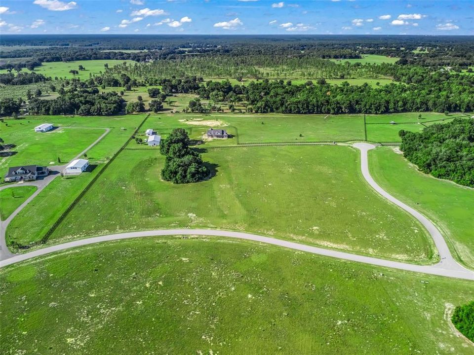 На продажу: $515,000 (10.32 acres)