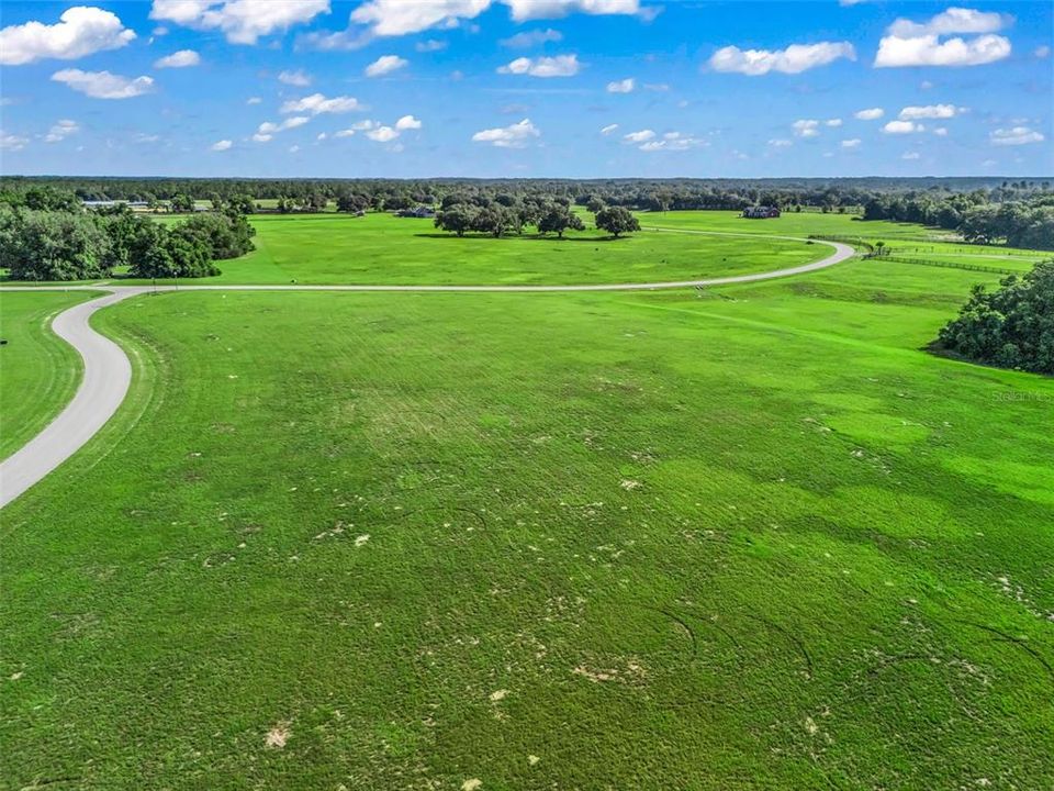 На продажу: $515,000 (10.32 acres)