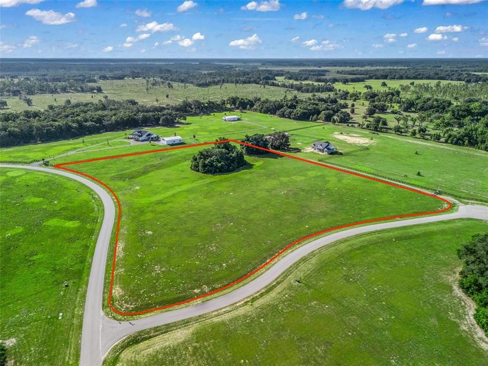 На продажу: $515,000 (10.32 acres)