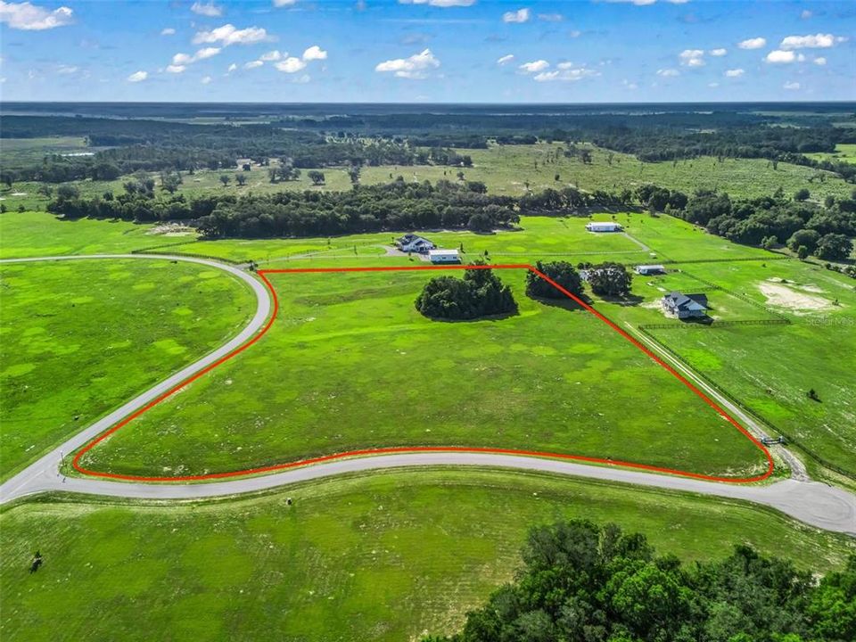 На продажу: $515,000 (10.32 acres)