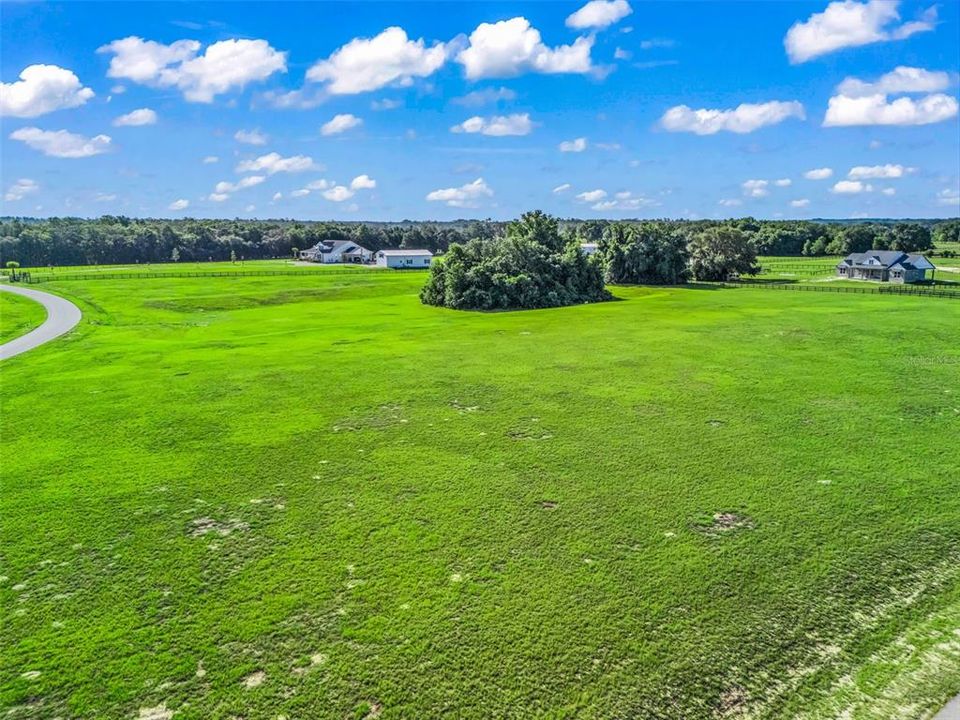 На продажу: $515,000 (10.32 acres)