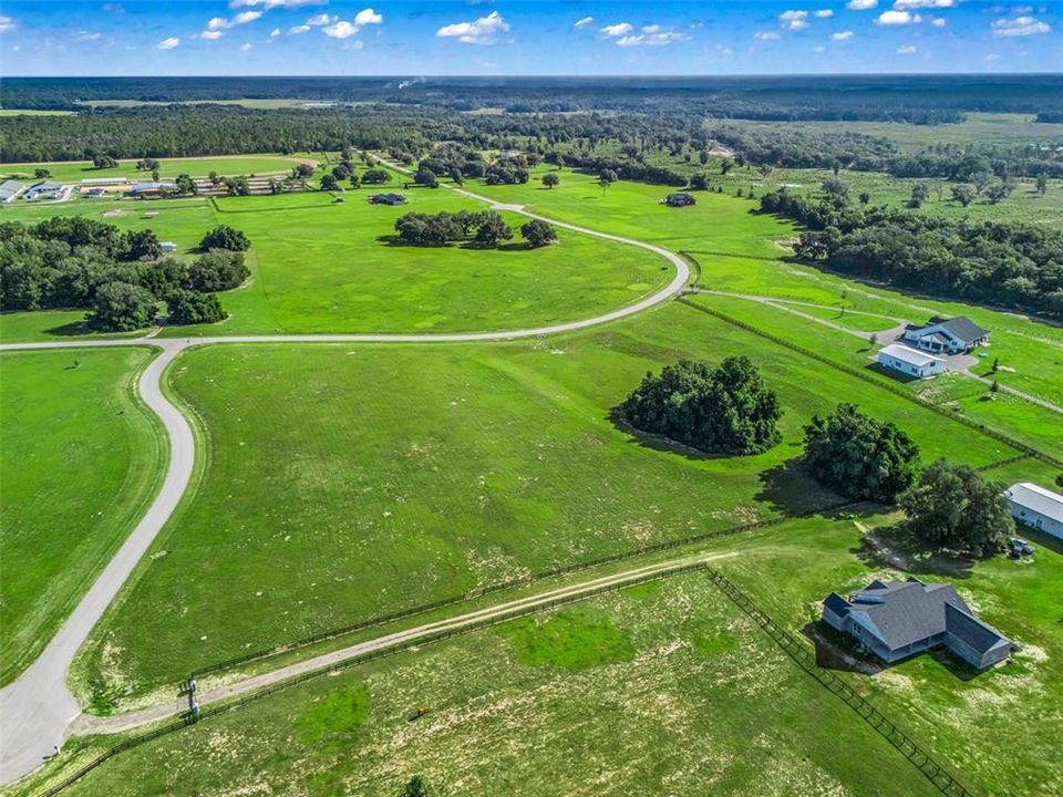 На продажу: $515,000 (10.32 acres)