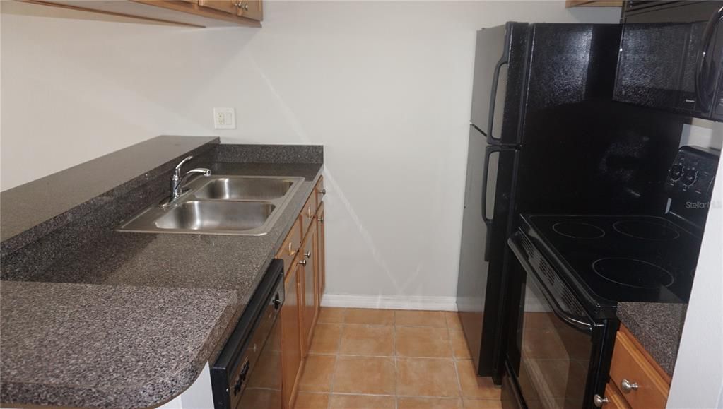 For Rent: $1,300 (1 beds, 1 baths, 598 Square Feet)