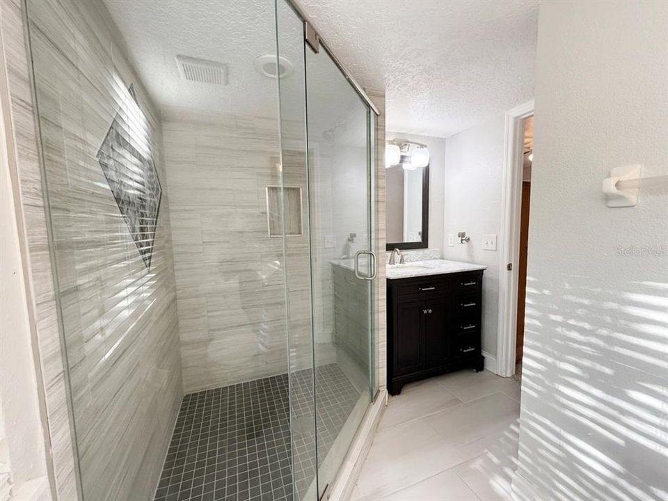 For Rent: $2,450 (2 beds, 2 baths, 1140 Square Feet)
