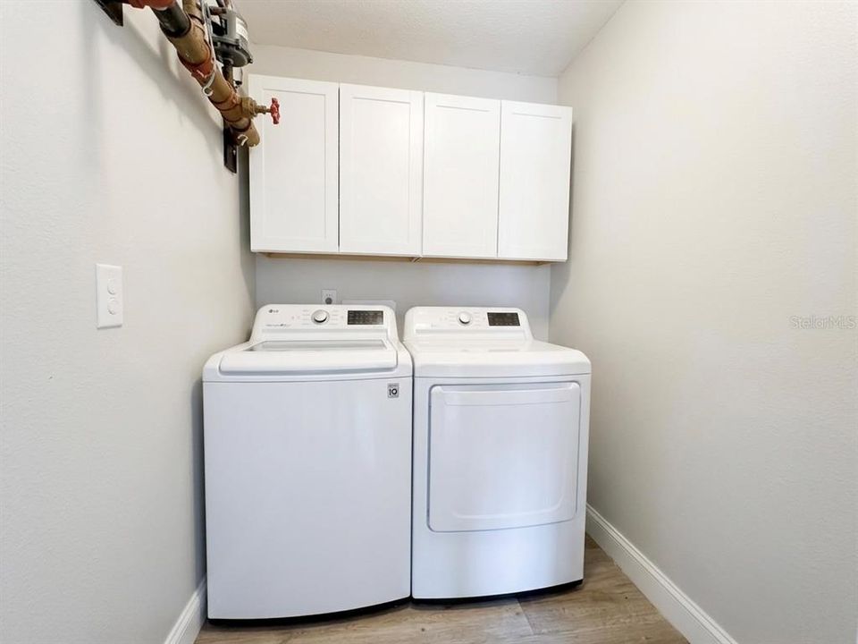 For Rent: $2,450 (2 beds, 2 baths, 1140 Square Feet)