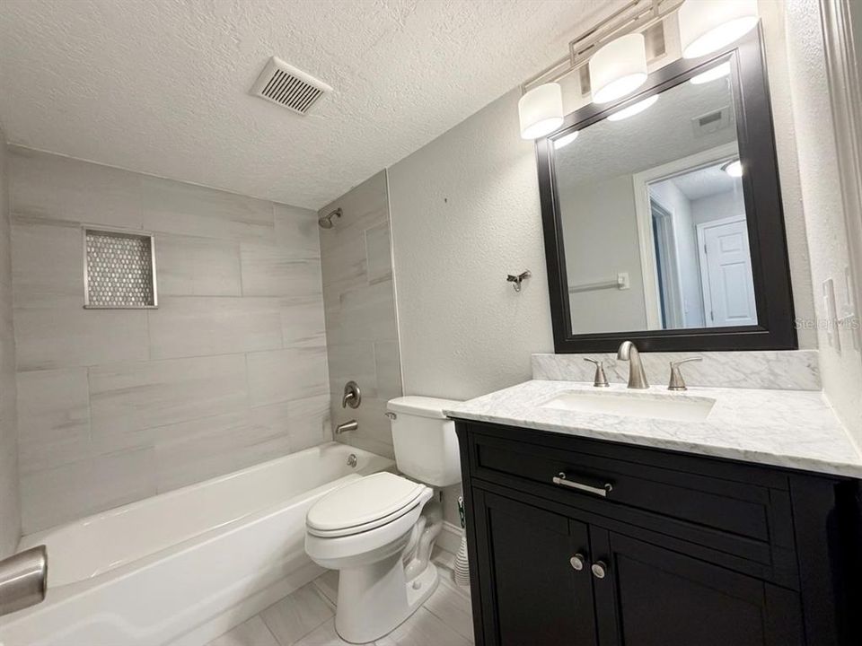 For Rent: $2,450 (2 beds, 2 baths, 1140 Square Feet)