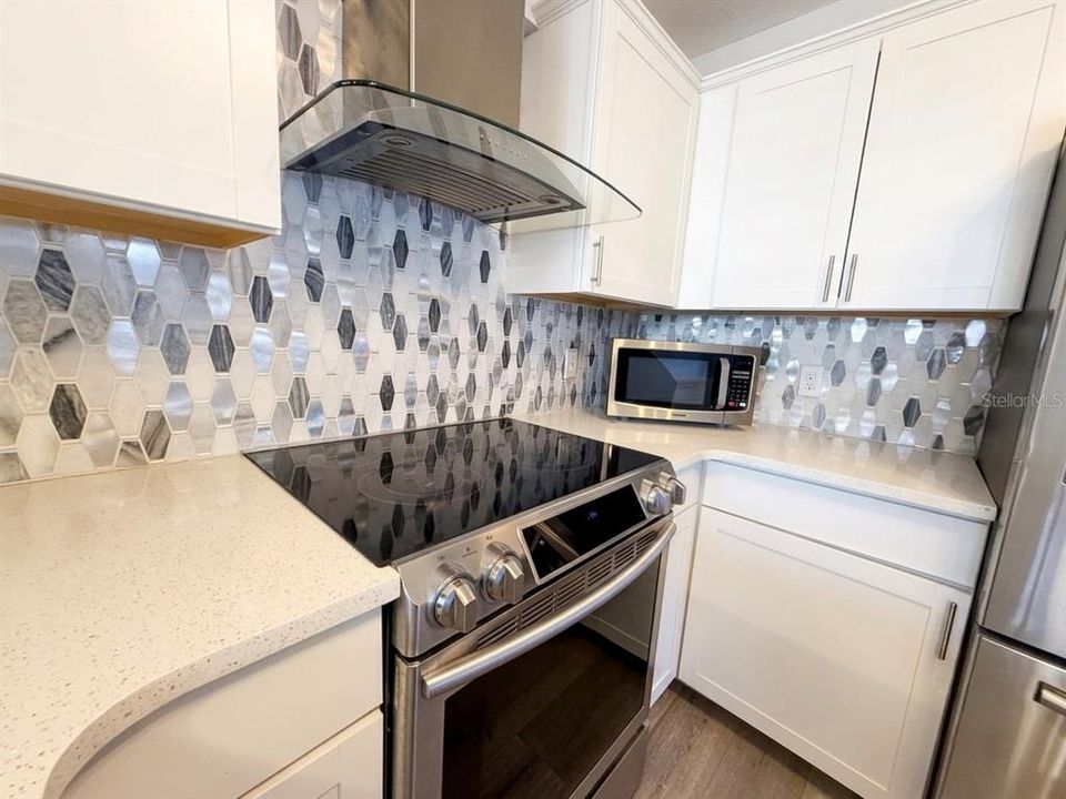 For Rent: $2,450 (2 beds, 2 baths, 1140 Square Feet)
