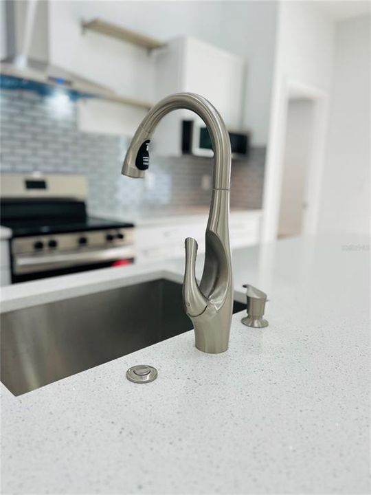 На продажу: $359,900 (4 спален, 2 ванн, 1589.2 Квадратных фут)