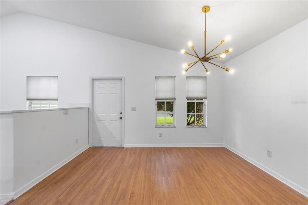 На продажу: $359,900 (3 спален, 2 ванн, 1680 Квадратных фут)
