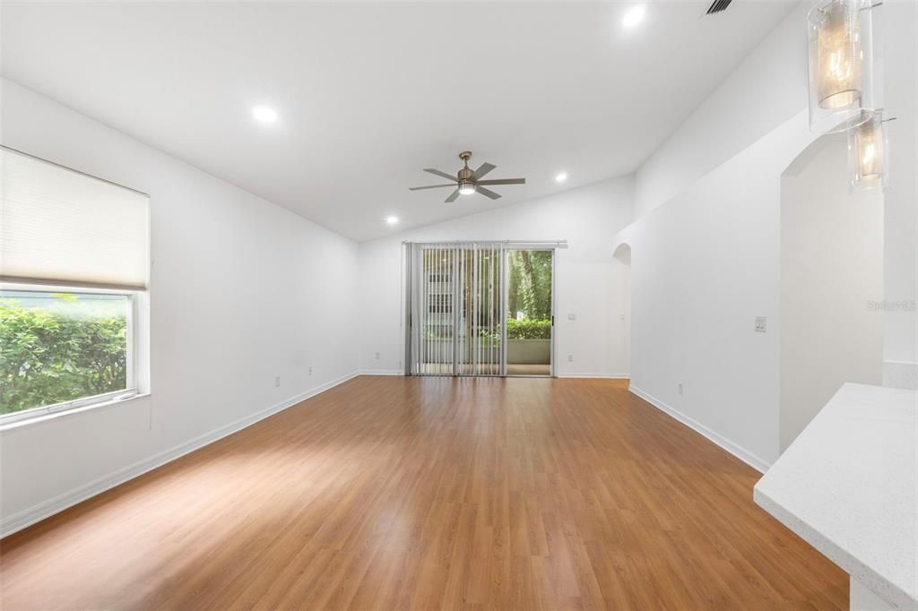 На продажу: $359,900 (3 спален, 2 ванн, 1680 Квадратных фут)