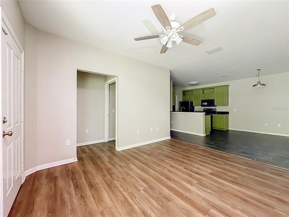 For Sale: $189,000 (2 beds, 2 baths, 1152 Square Feet)