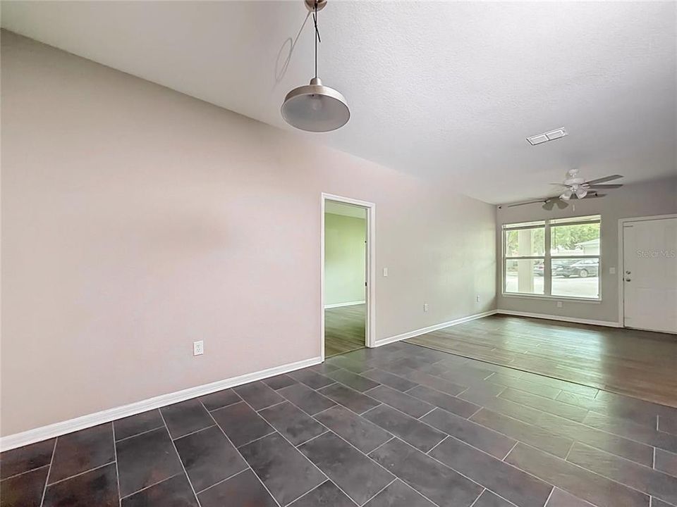 For Sale: $189,000 (2 beds, 2 baths, 1152 Square Feet)