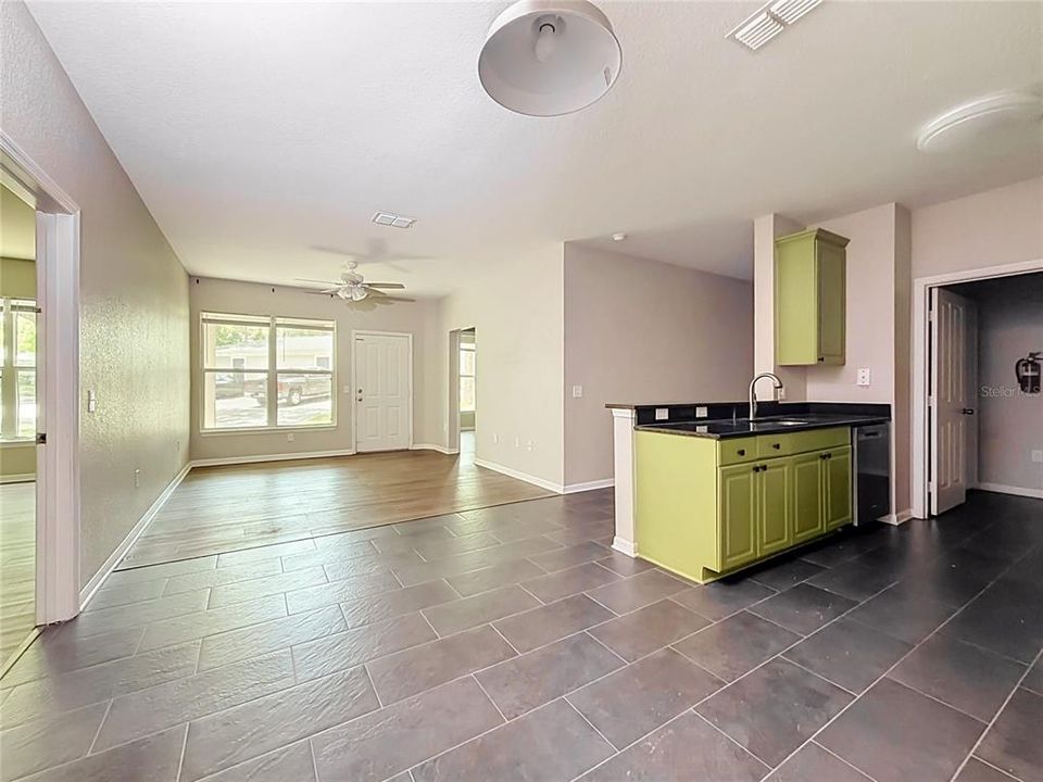 For Sale: $189,000 (2 beds, 2 baths, 1152 Square Feet)