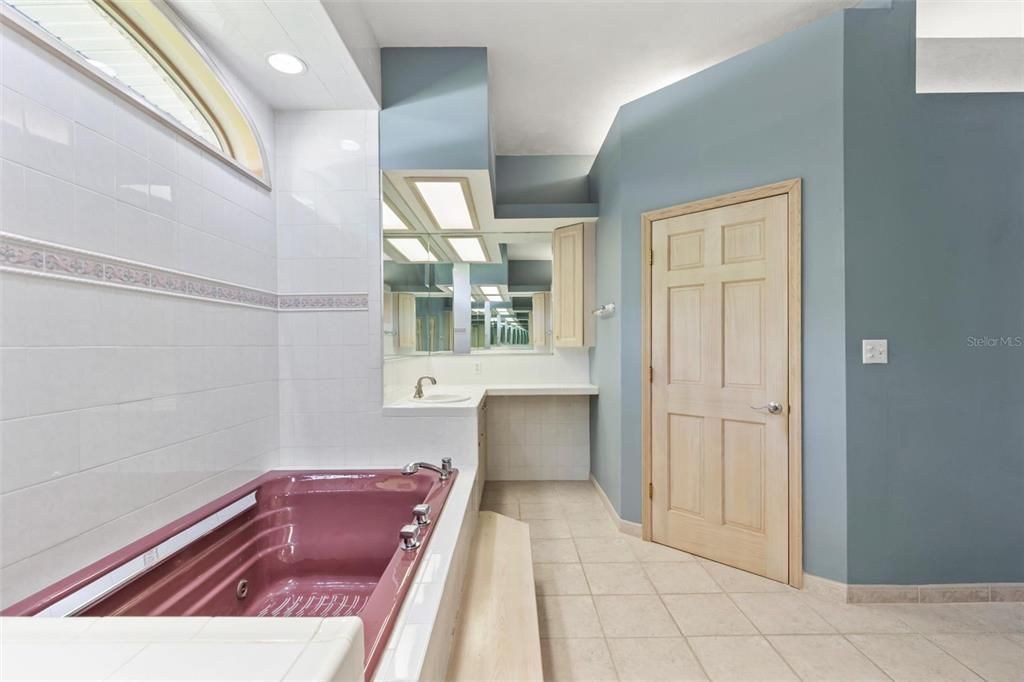 En Venta: $949,900 (3 camas, 3 baños, 3017 Pies cuadrados)