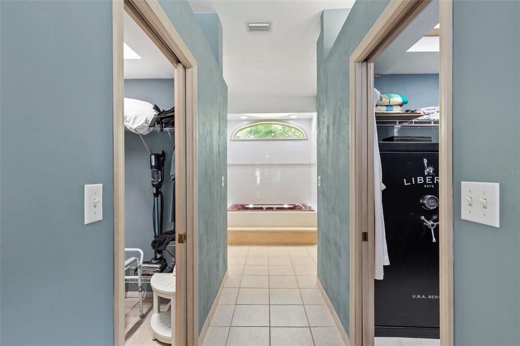 En Venta: $949,900 (3 camas, 3 baños, 3017 Pies cuadrados)