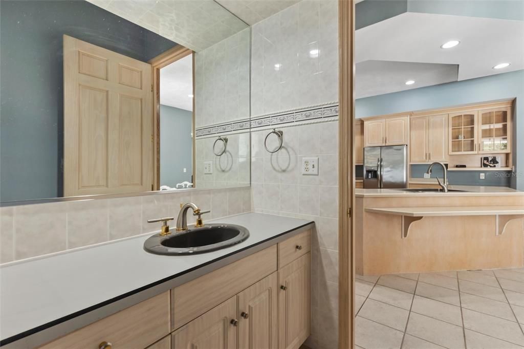 En Venta: $949,900 (3 camas, 3 baños, 3017 Pies cuadrados)