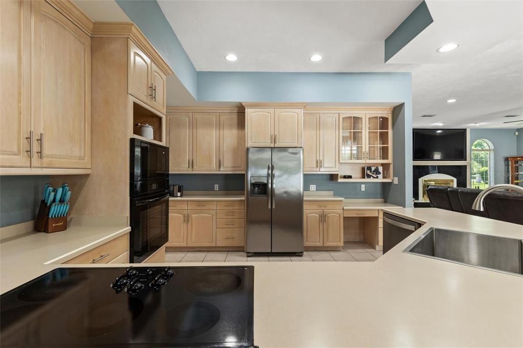 En Venta: $949,900 (3 camas, 3 baños, 3017 Pies cuadrados)