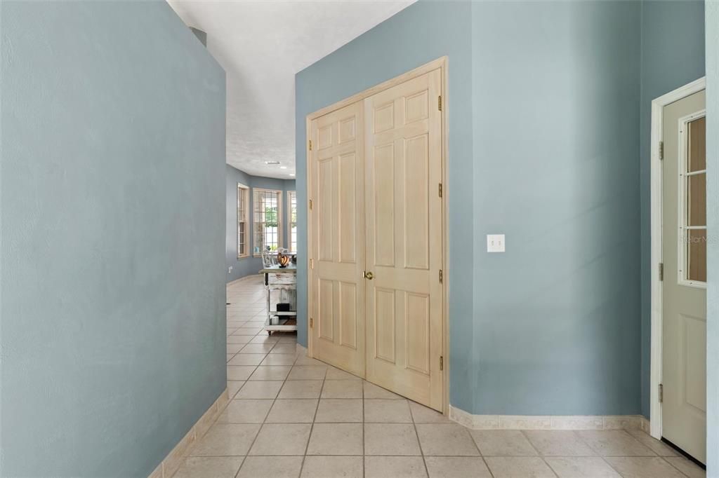 En Venta: $949,900 (3 camas, 3 baños, 3017 Pies cuadrados)