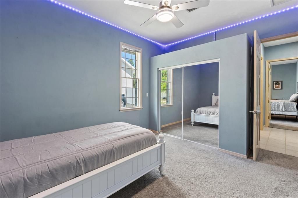 En Venta: $949,900 (3 camas, 3 baños, 3017 Pies cuadrados)