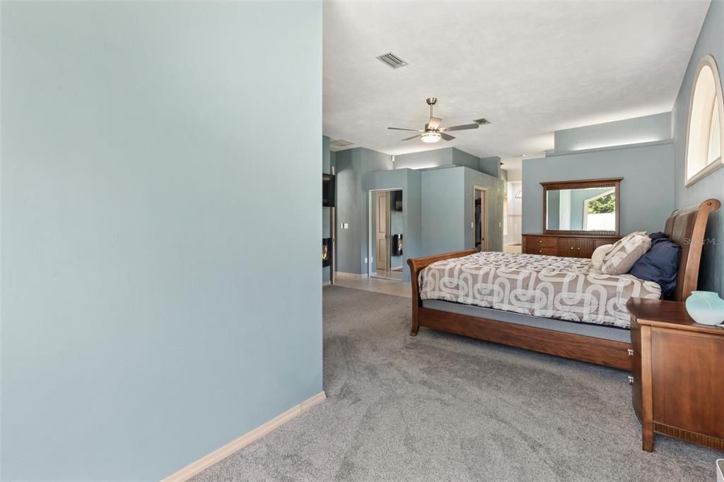 En Venta: $949,900 (3 camas, 3 baños, 3017 Pies cuadrados)