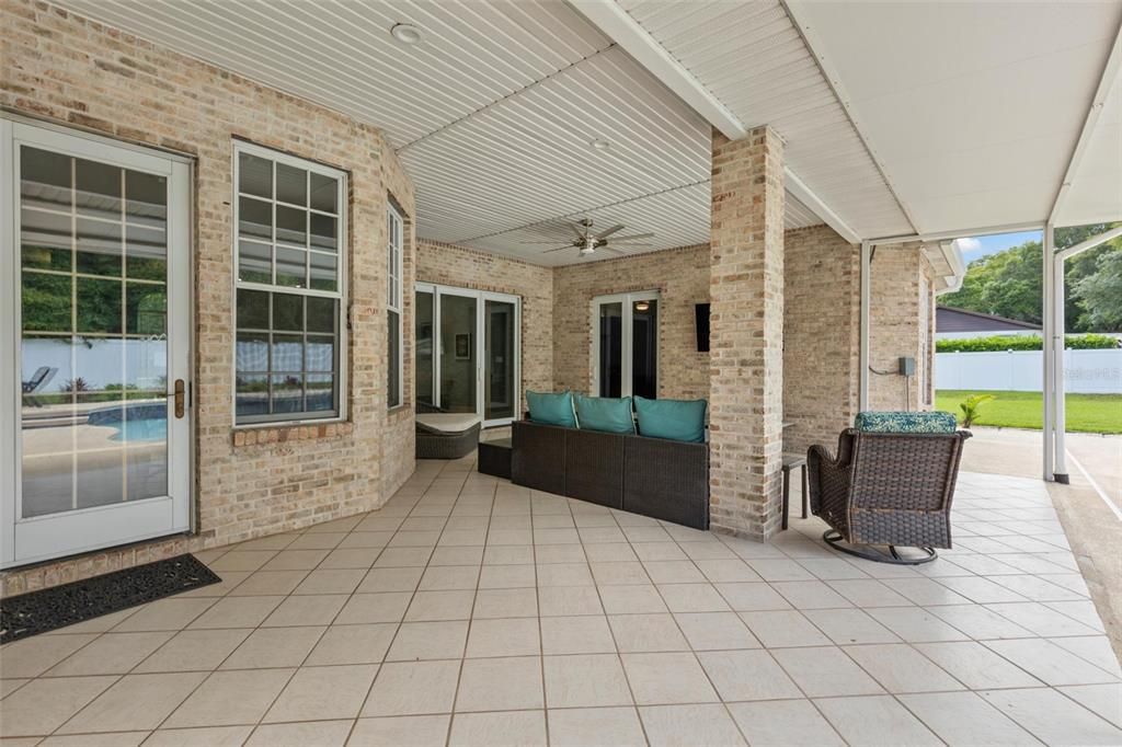 En Venta: $949,900 (3 camas, 3 baños, 3017 Pies cuadrados)