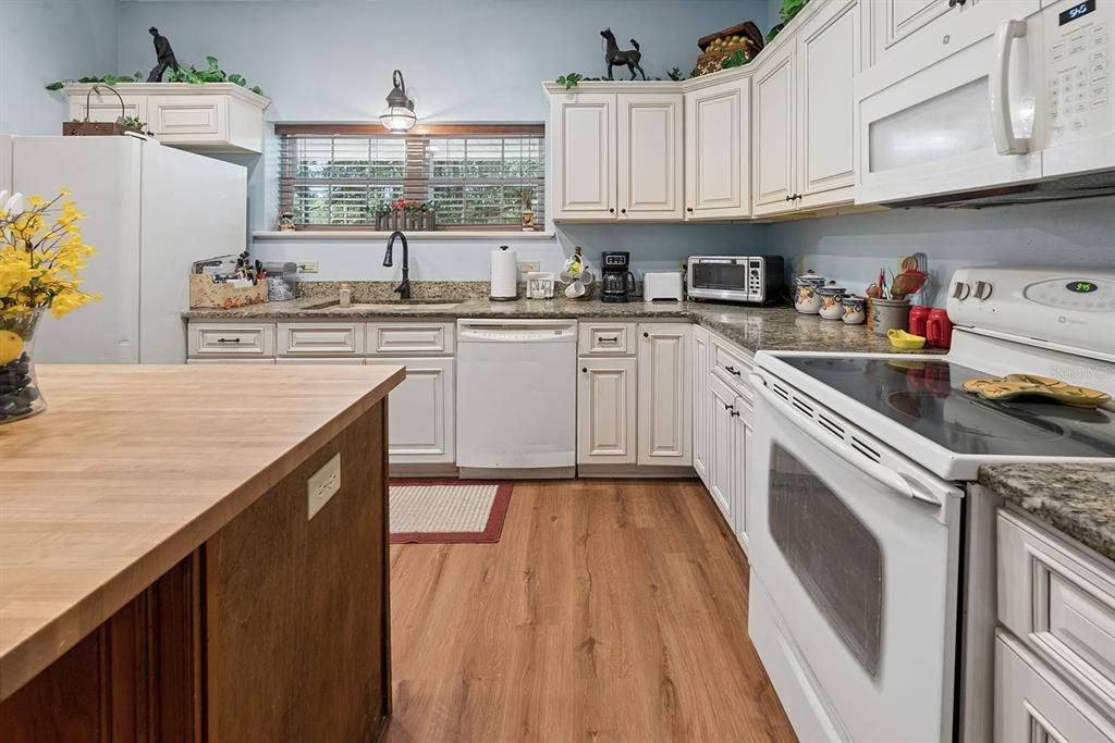 For Sale: $650,000 (3 beds, 2 baths, 1620 Square Feet)