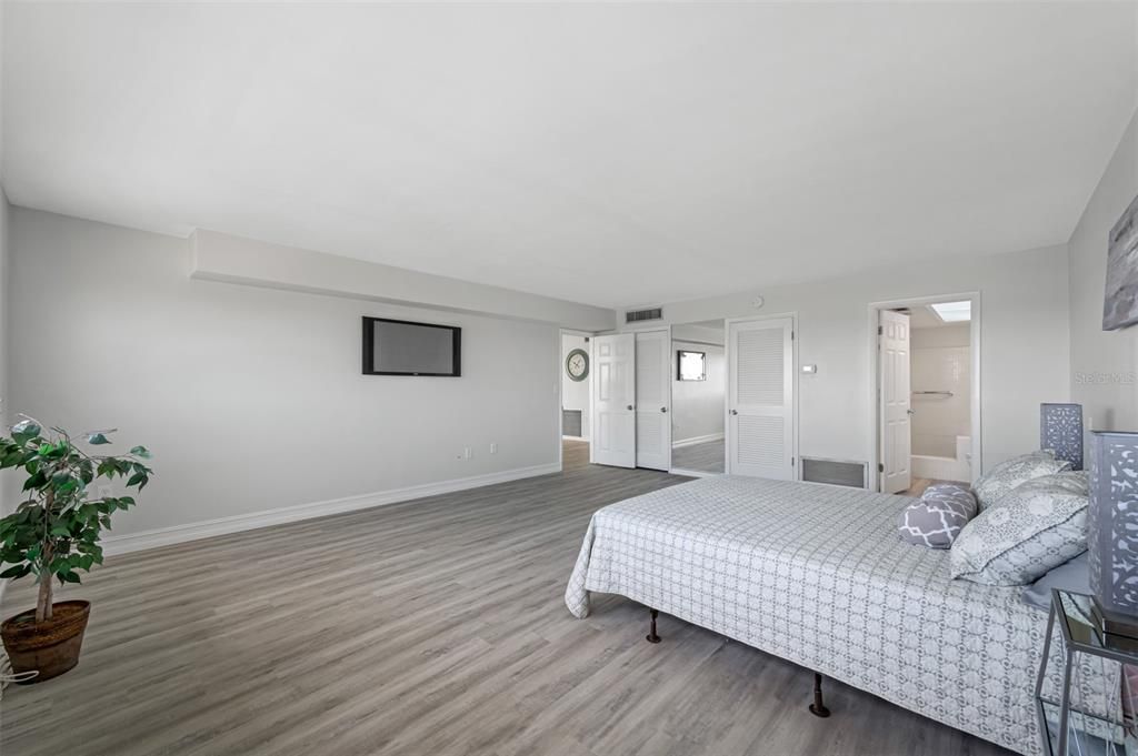 En Venta: $449,000 (2 camas, 2 baños, 2670 Pies cuadrados)