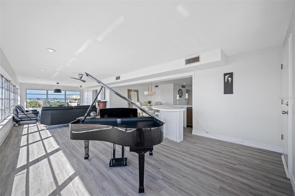 En Venta: $449,000 (2 camas, 2 baños, 2670 Pies cuadrados)