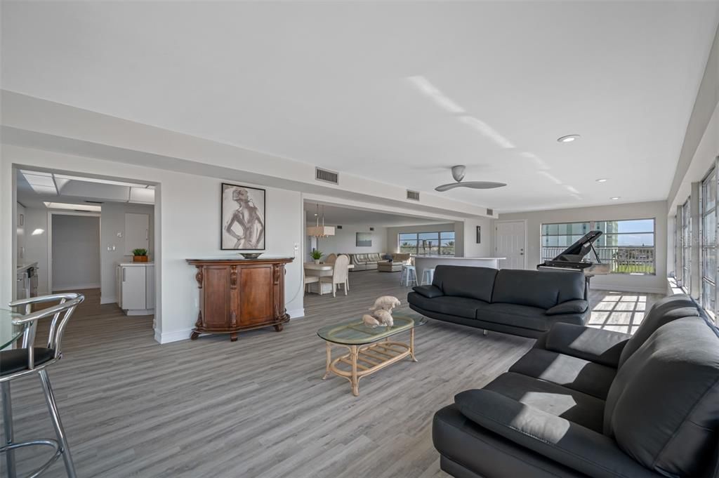 En Venta: $449,000 (2 camas, 2 baños, 2670 Pies cuadrados)