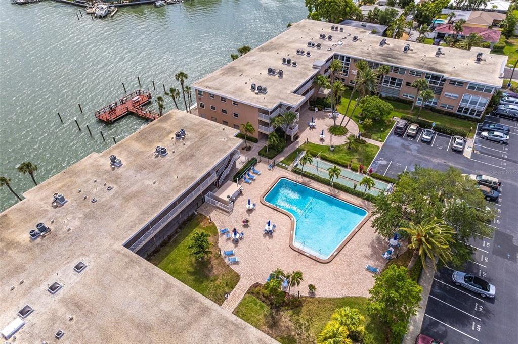En Venta: $449,000 (2 camas, 2 baños, 2670 Pies cuadrados)