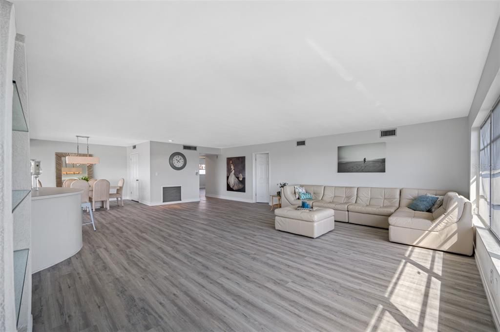 En Venta: $449,000 (2 camas, 2 baños, 2670 Pies cuadrados)