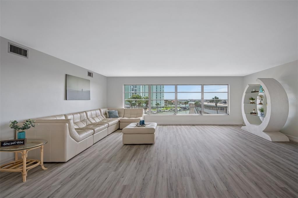 En Venta: $449,000 (2 camas, 2 baños, 2670 Pies cuadrados)