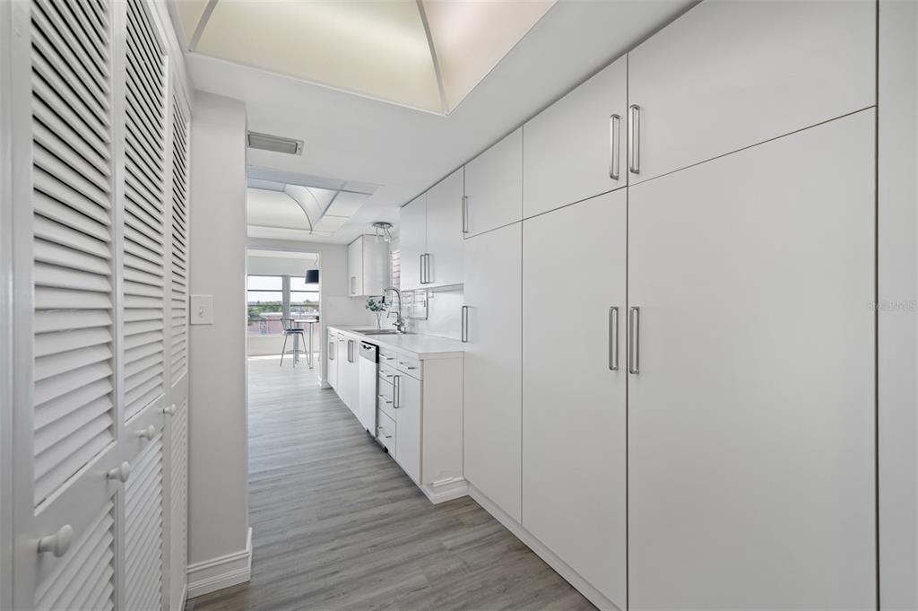 En Venta: $449,000 (2 camas, 2 baños, 2670 Pies cuadrados)