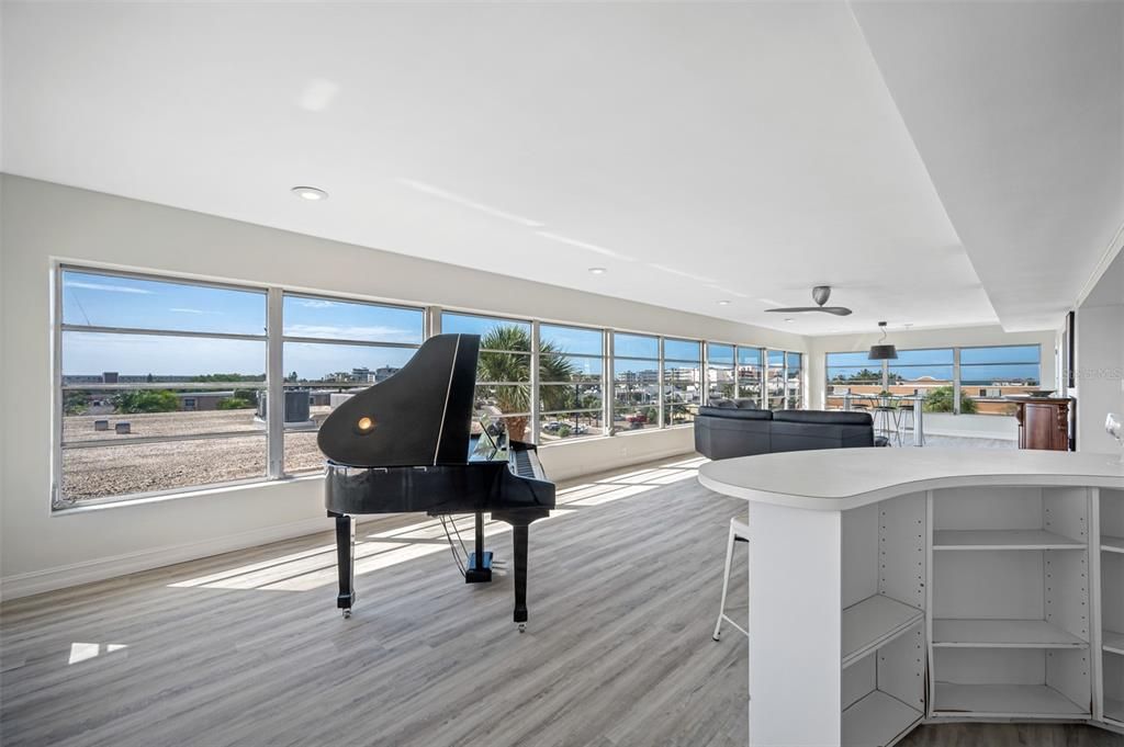 En Venta: $449,000 (2 camas, 2 baños, 2670 Pies cuadrados)